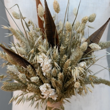 Meadow Neutrals Middle Wedding Bouquet